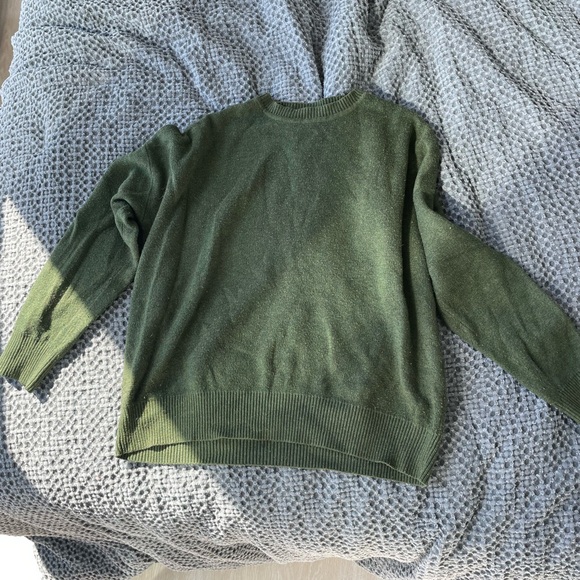 Green Sweater - Picture 3 of 4